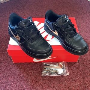 Black Nike Air Force 1’s.